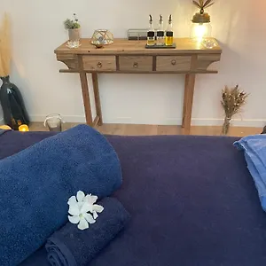 https://apt-charming-studio-to-10-minutes-from-aix.fr-provencehotel.com